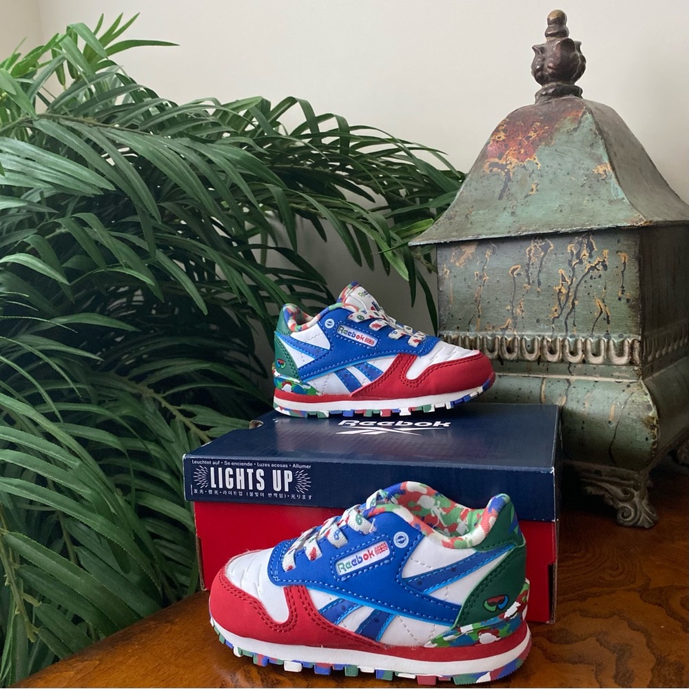 Reebok Toddler Light-Up Classic Leather Step N Flash Sneakers